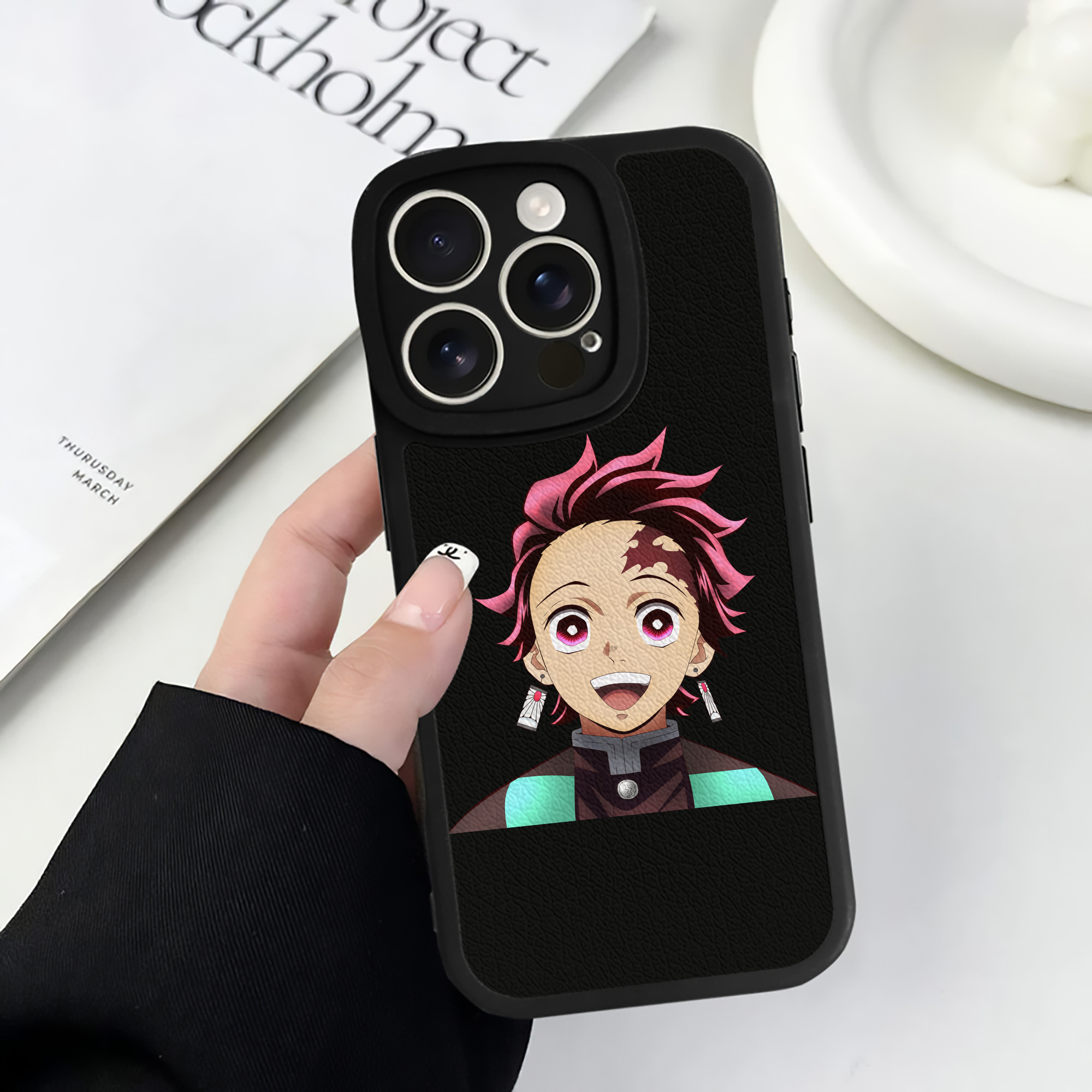 （画像用） 鬼滅の刃 竈門 炭治郎／かまど たんじろう Kamado Tanjirou 【iPhone 16シリーズ対応】シリコンスマホケース（レザー調） 材質：シリコン